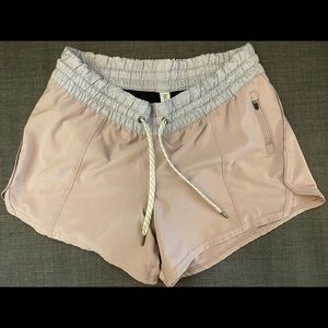 Vuori Clementine short, size small, lilac/grey, 3.5” inseam, w/liner